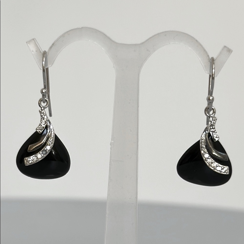 Elegant 925 silver onyx Black and Silver Teardrop Earrings with Leaf Accent